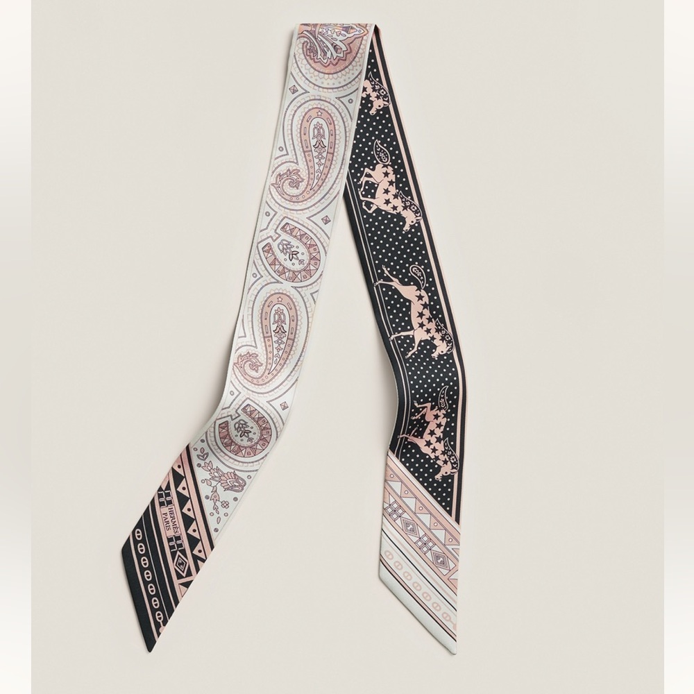 NWT Hermes Cheval de Coeur Bandana Twilly Elegant Paisley Silk Scarf